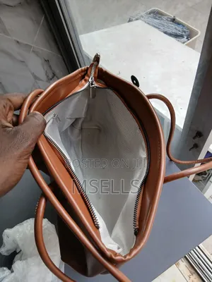 Elongated Shoulder Bag (Brown)