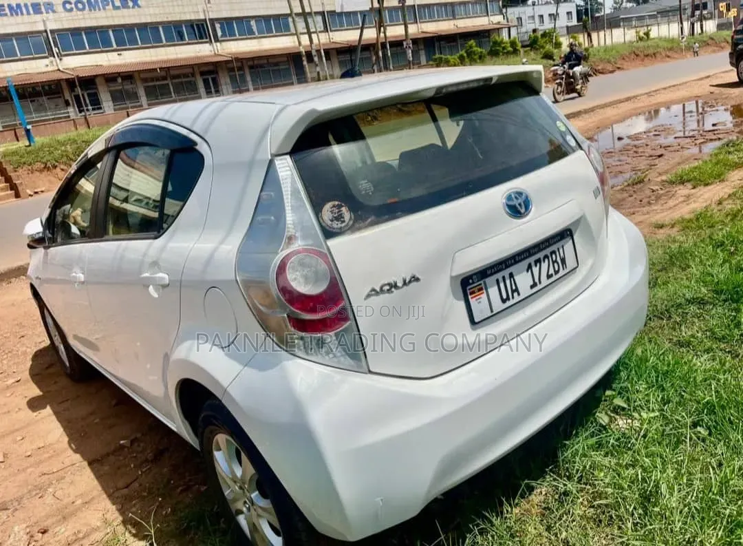Toyota Aqua 2012 White