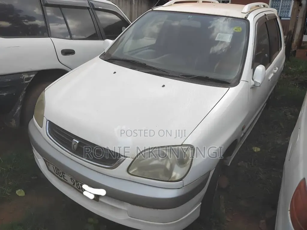 Toyota Raum 2000 White