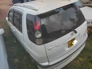 Toyota Raum 2000 White