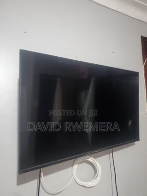 Chiq 43" Smart TV With Dynamic Wall Stand