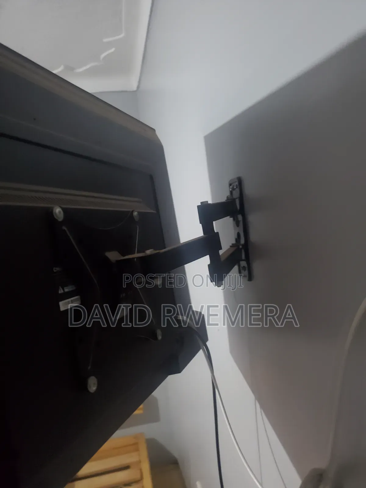 Chiq 43" Smart TV With Dynamic Wall Stand