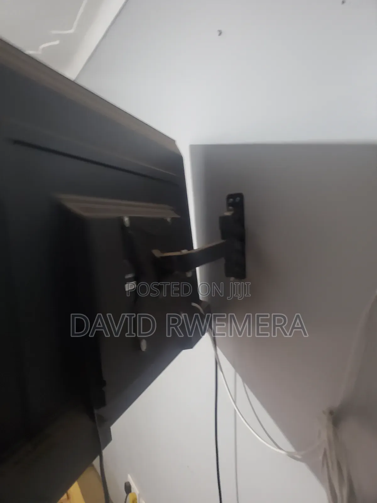 Chiq 43" Smart TV With Dynamic Wall Stand
