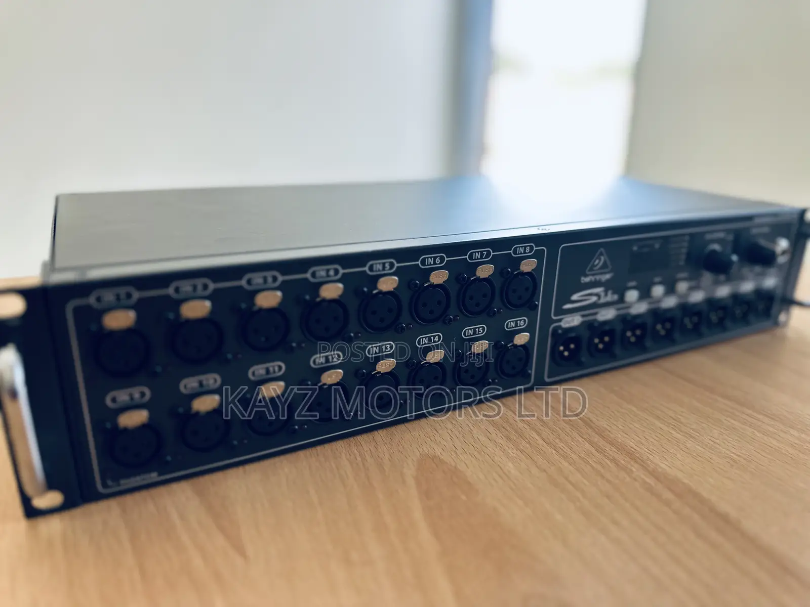 Behringer S16 Stage Box