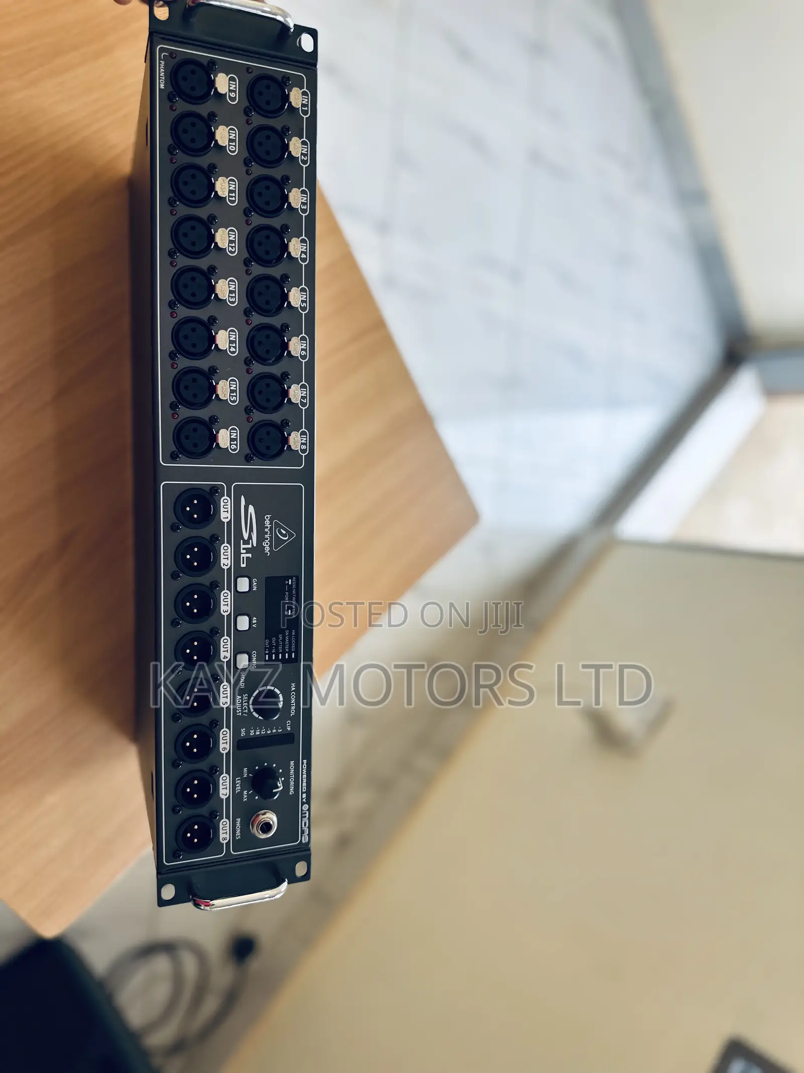 Behringer S16 Stage Box