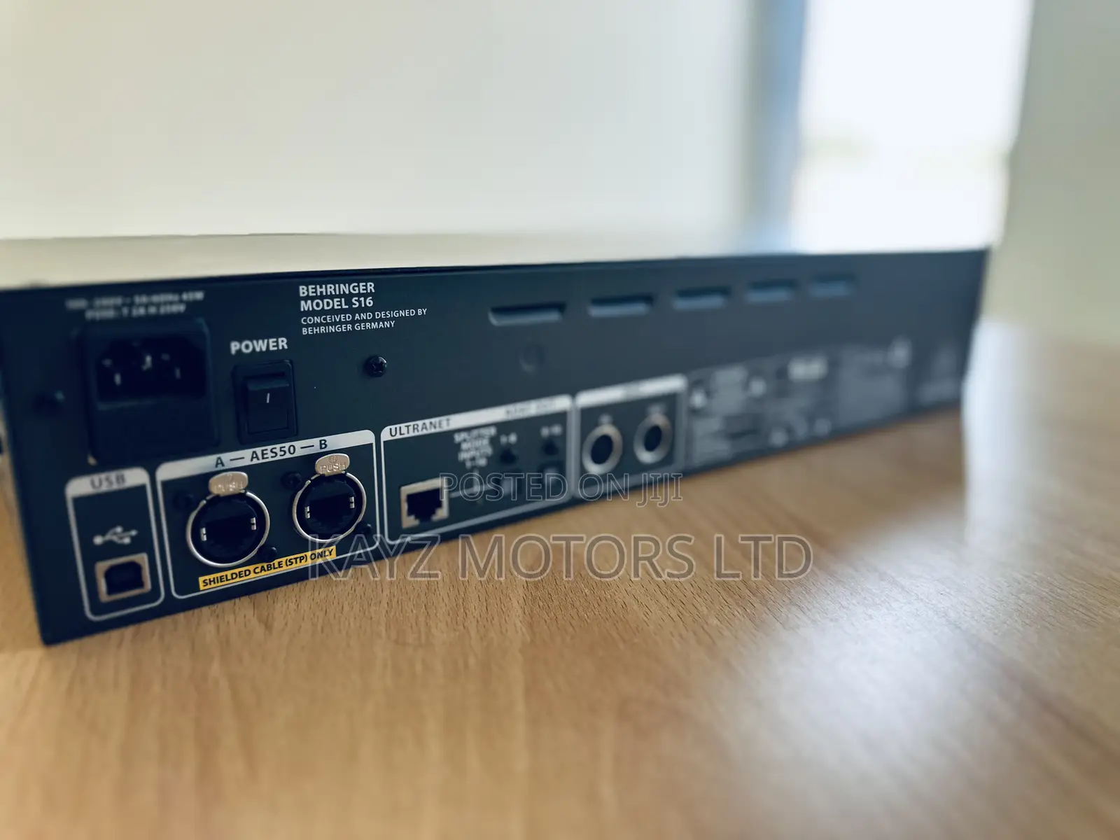 Behringer S16 Stage Box
