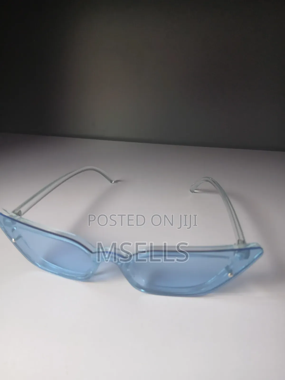 Sleek Blue Cat-Eye Sunglasses
