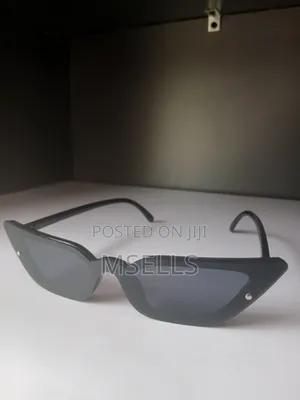 Black Retro Cat-Eye Sunglasses