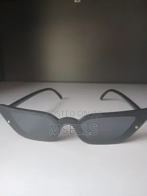 Black Retro Cat-Eye Sunglasses