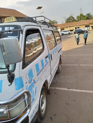 Toyota HiAce 2001 White