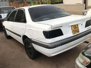 Toyota Carina 2000 White
