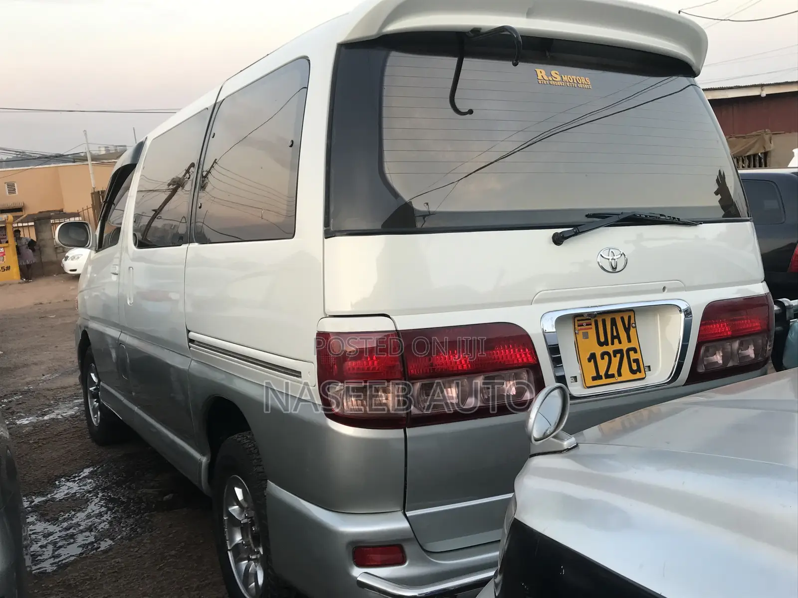 Toyota Regius 1998 Silver