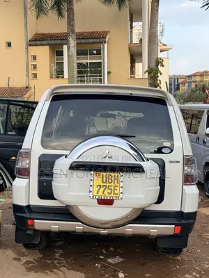 Mitsubishi Pajero 2010 White