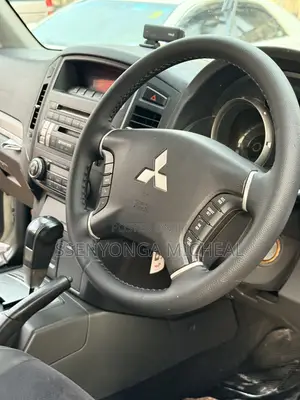 Mitsubishi Pajero 2010 White