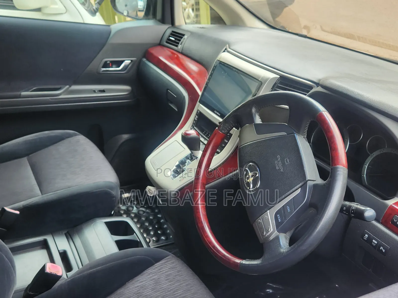 Toyota Alphard 2010