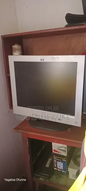 Desktop Computer HP 200 G4 All-in-One 8GB Intel Core i7 HDD 256GB