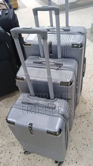 Hard-Shell Vertical Ribbed Spinner Suitcase (A Set of 3pcs)