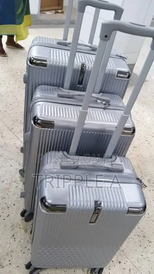 Hard-Shell Vertical Ribbed Spinner Suitcase (A Set of 3pcs)