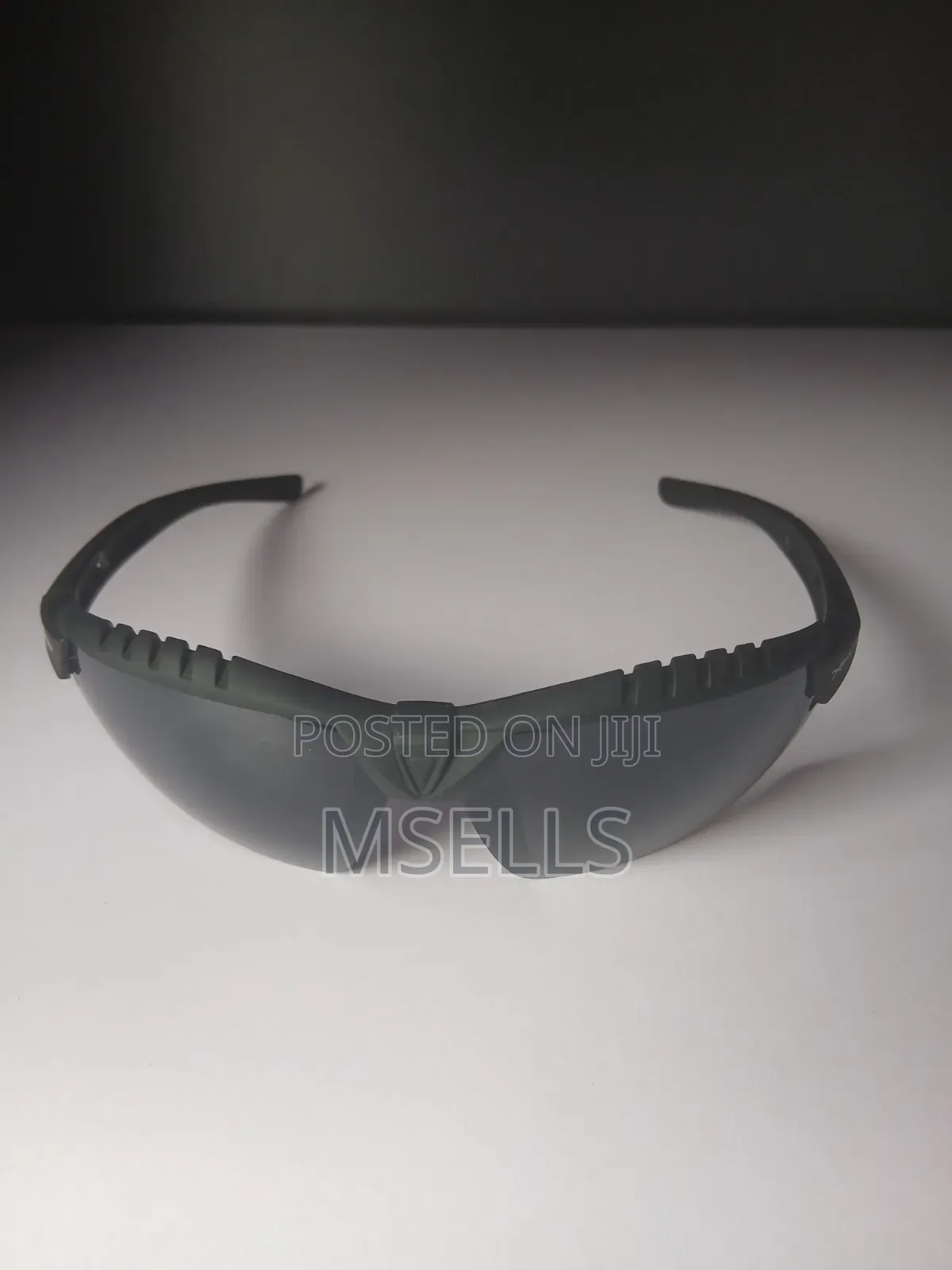 Sporty Men's Sunglasses
