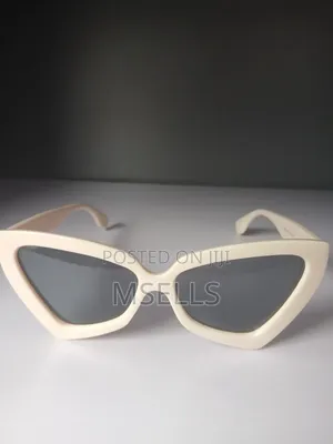 Thick Cat-Eye Sunglasses (Beige)
