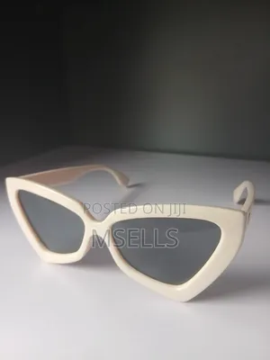 Thick Cat-Eye Sunglasses (Beige)
