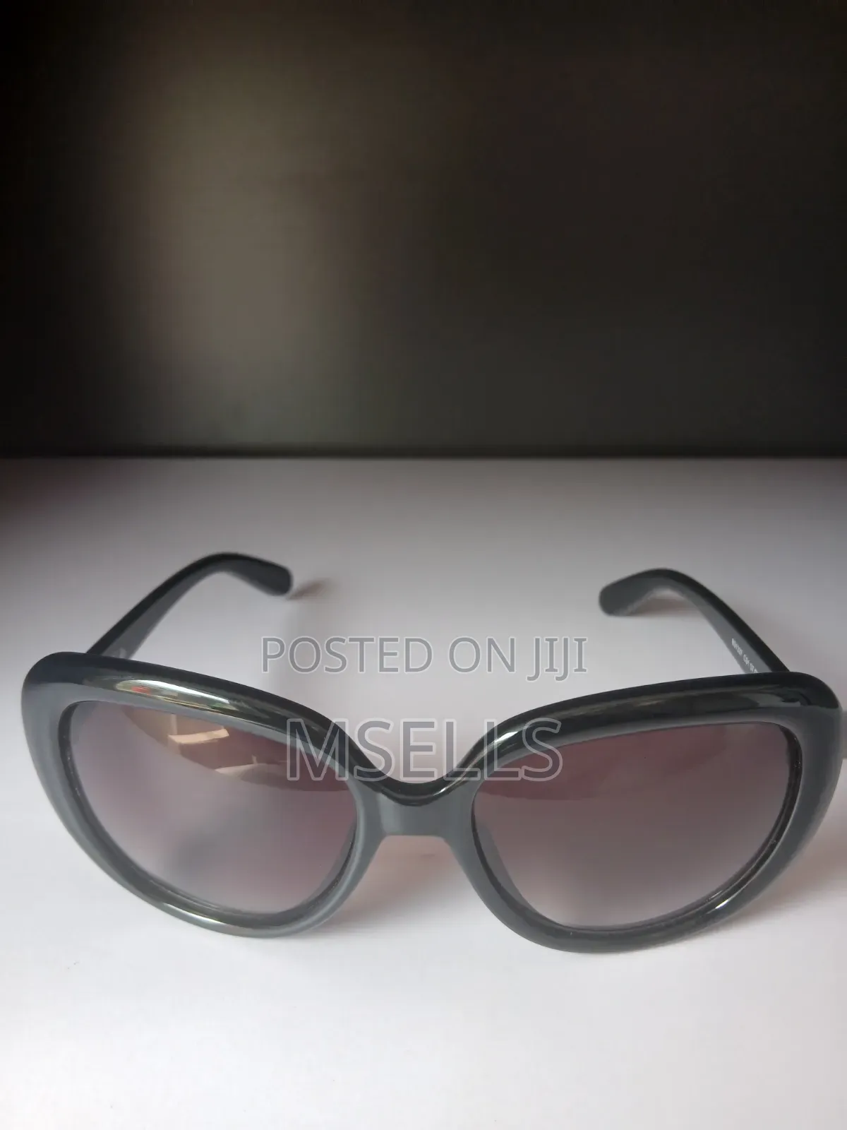 Round Geometric Sunglasses (Black)