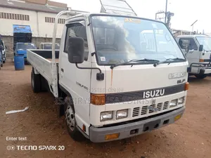 Isuzu Small Heah Long 1990 White