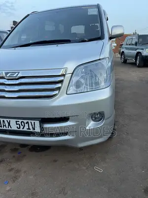 Toyota Noah 2004 Silver