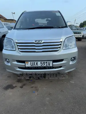Toyota Noah 2004 Silver