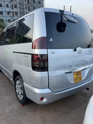 Toyota Noah 2004 Silver