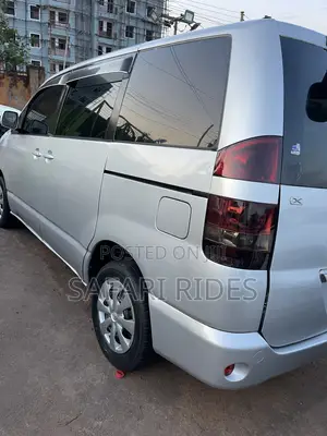 Toyota Noah 2004 Silver