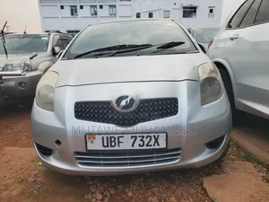 Toyota Vitz 2010 Silver