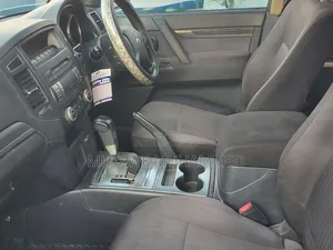 Mitsubishi Pajero 2014 Silver