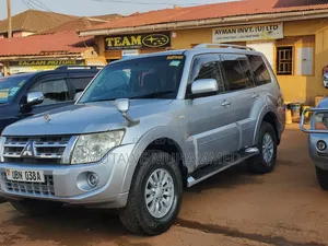 Mitsubishi Pajero 2014 Silver