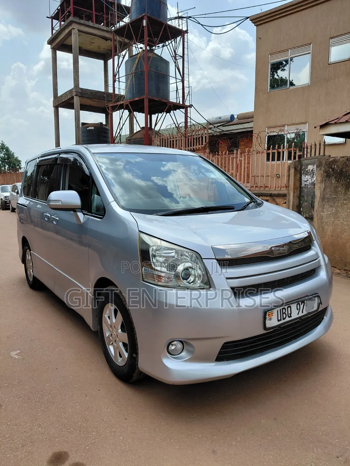 Toyota Noah 2010 Silver