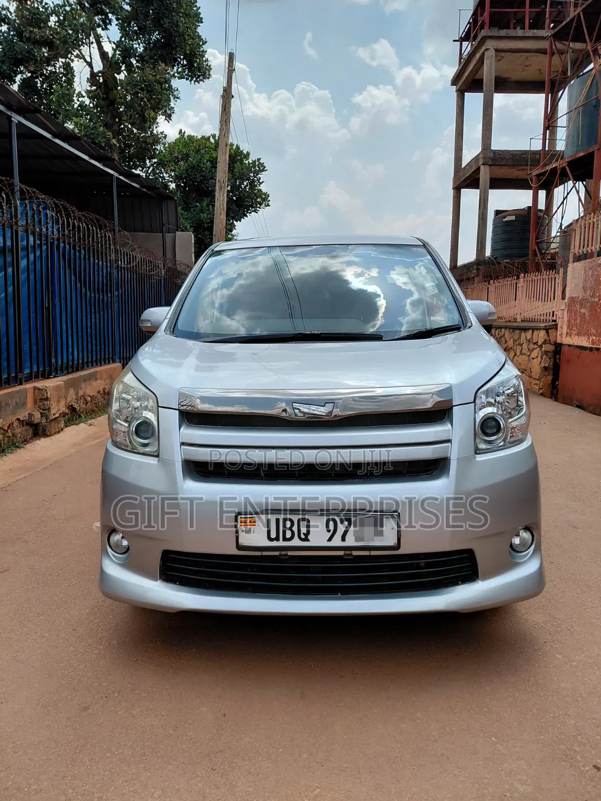 Toyota Noah 2010 Silver