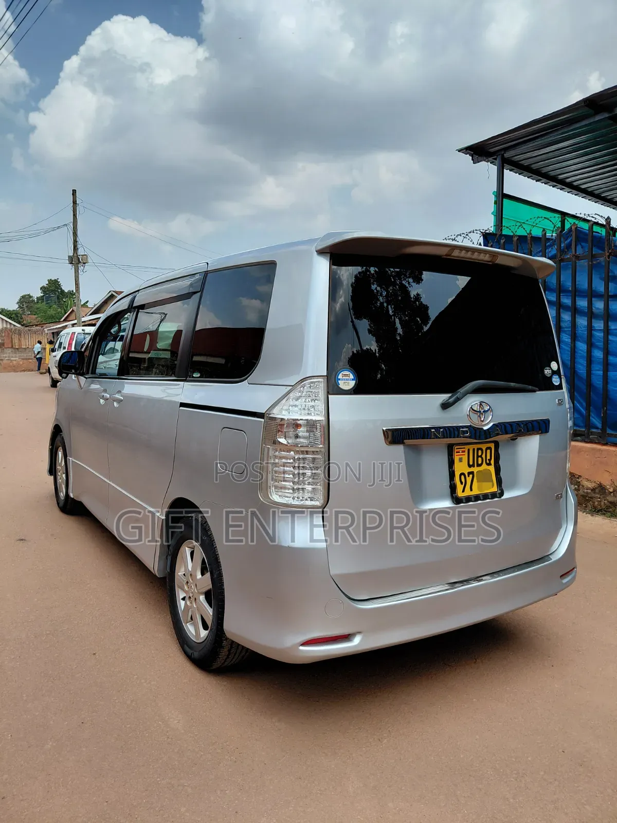 Toyota Noah 2010 Silver