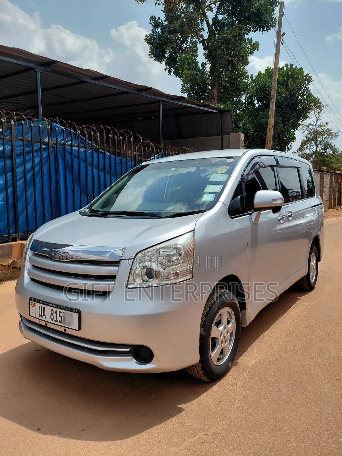 Toyota Noah 2009 Silver