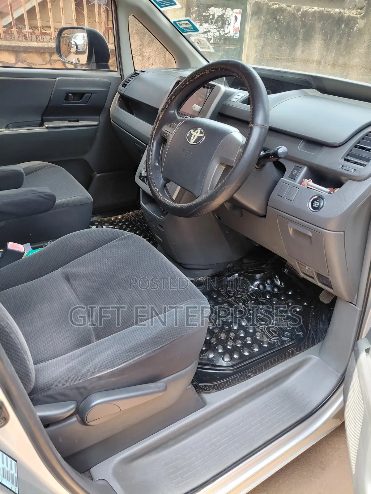 Toyota Noah 2009 Silver