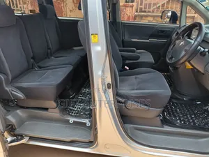 Toyota Noah 2009 Silver