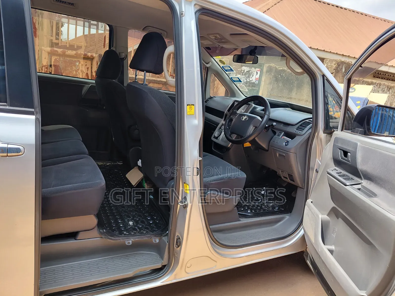 Toyota Noah 2009 Silver