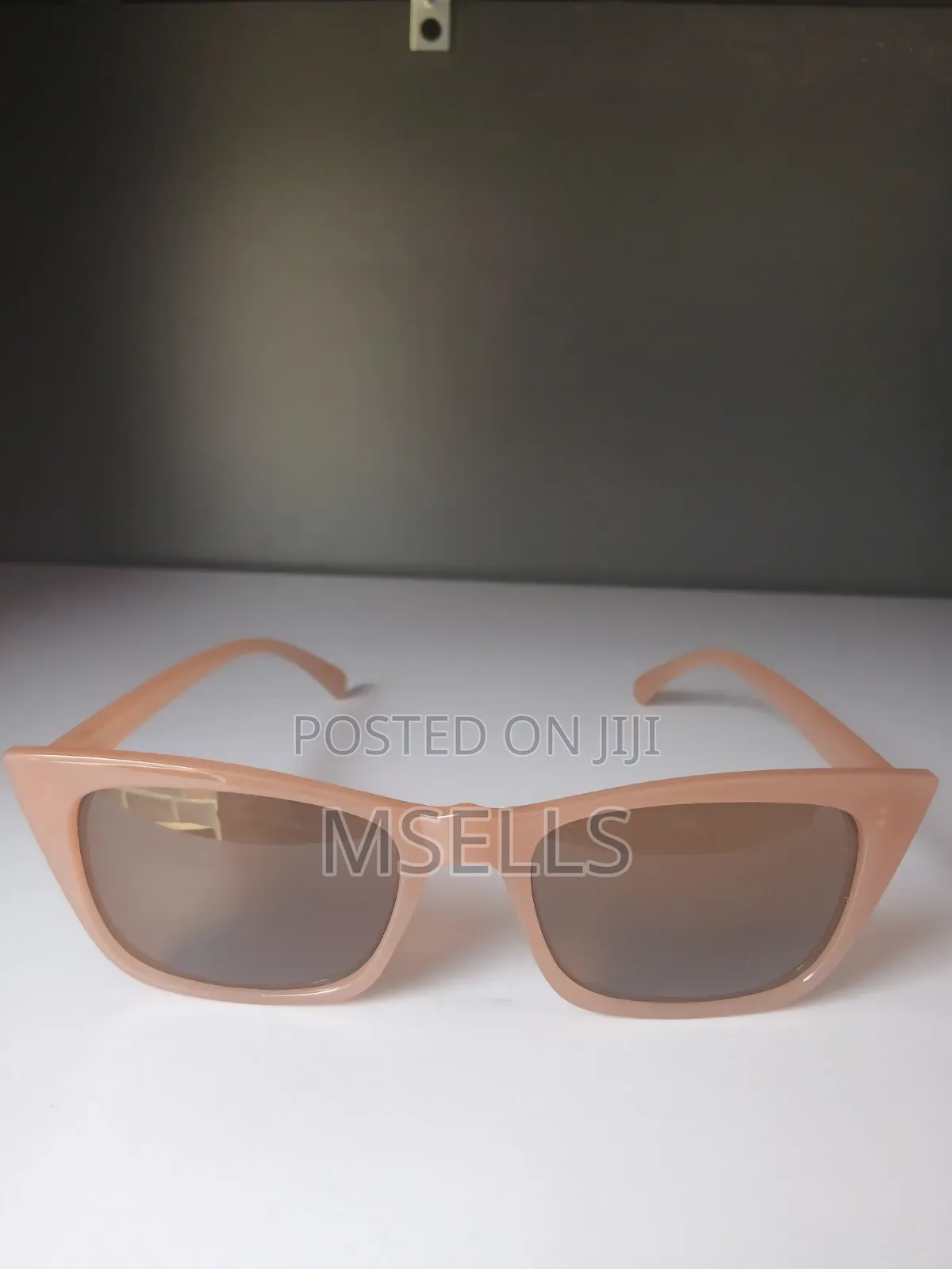 Cat-Eye Sunglasses (Brown)