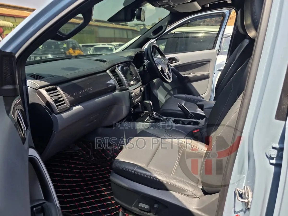 Ford Everest 2017 Blue