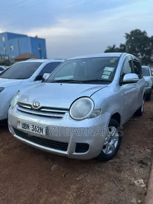 Toyota Sienta 2007 Silver