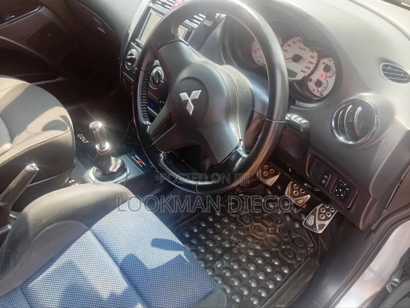Mitsubishi Colt 2011 Silver