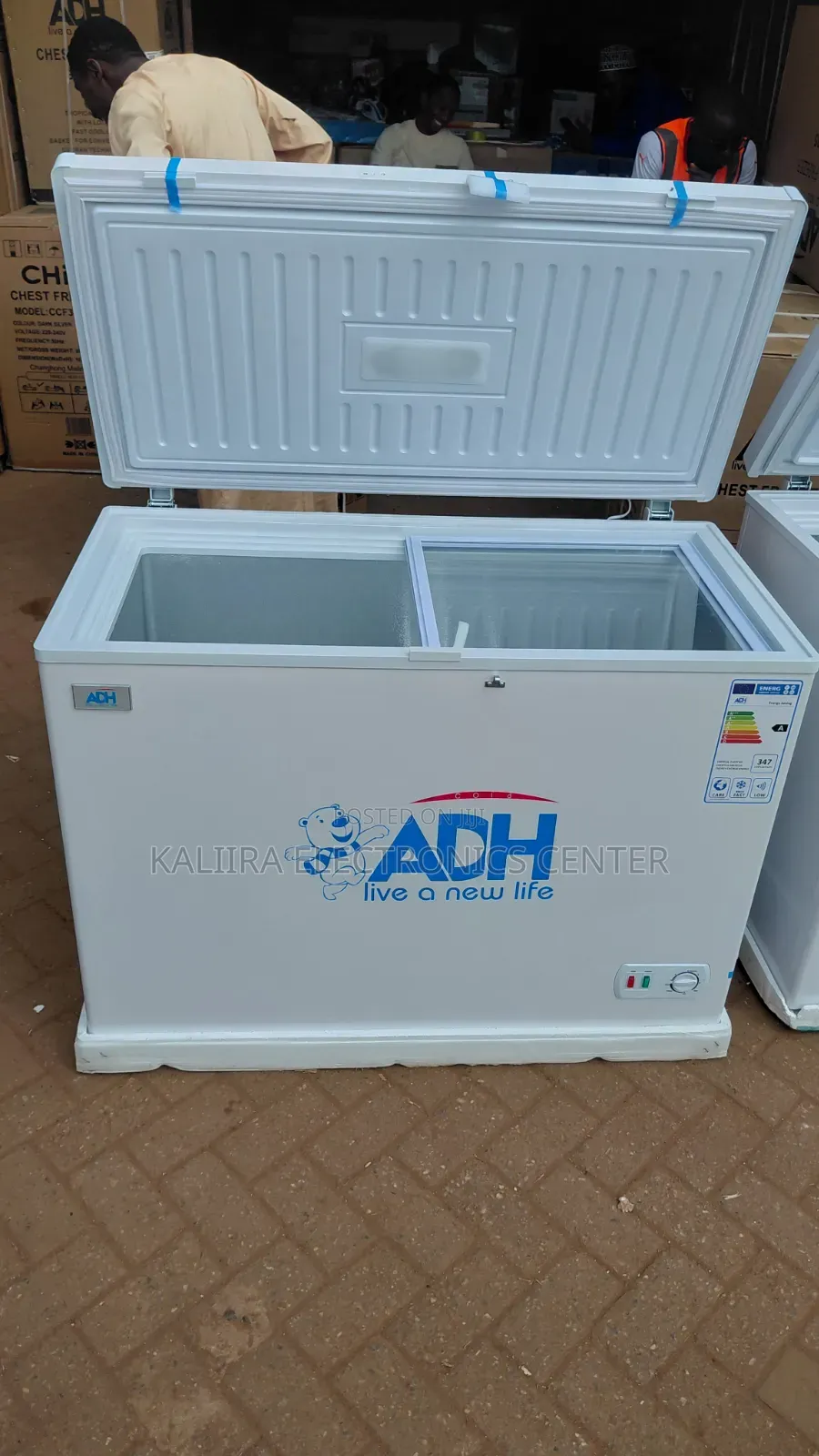 Freezer 350l White Colour