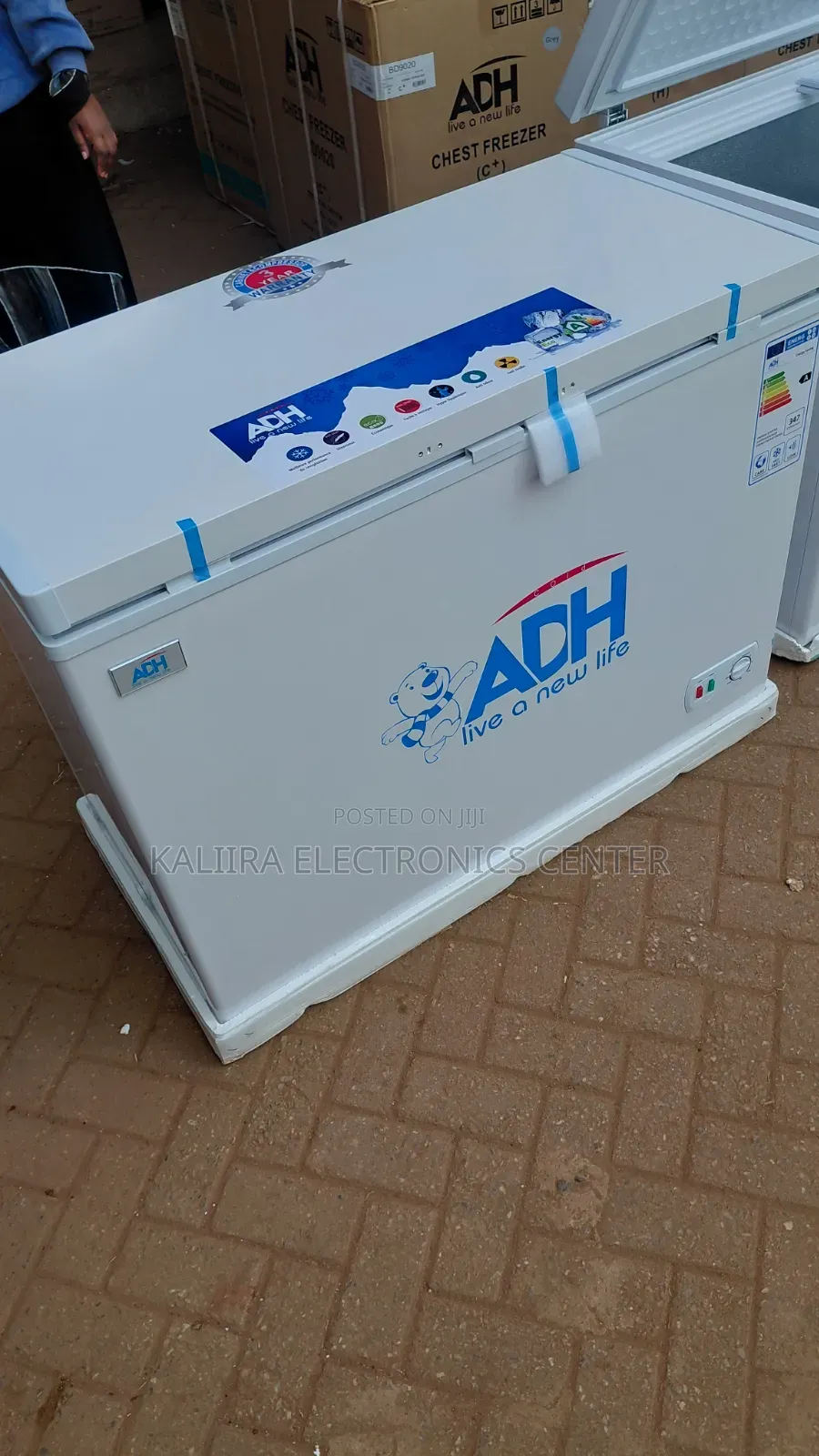 Freezer 350l White Colour