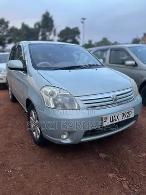Toyota Raum 2003 Green