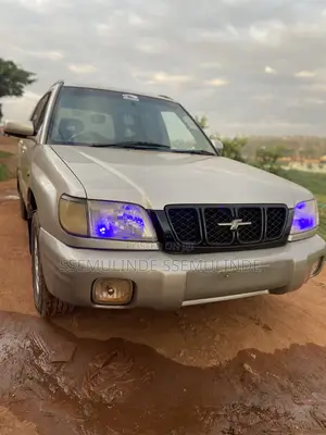 Subaru Forester 2000 Gold
