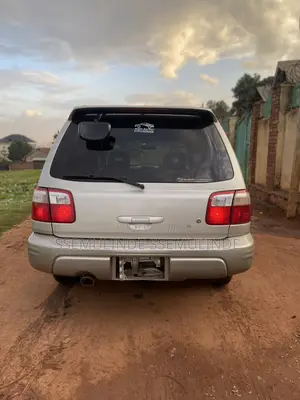 Subaru Forester 2000 Gold